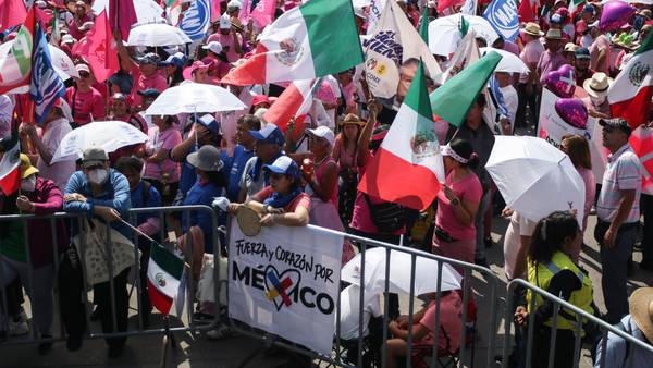 ‘Marea Rosa’: Gobierno de la CDMX reporta saldo blanco en la marcha, ¿cuántos asistentes hubo? 