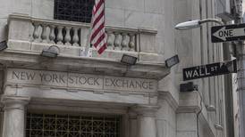 Wall Street cierra con ganancias a espera que la Fed ‘le baje’ a los aumentos a la tasa de interés
