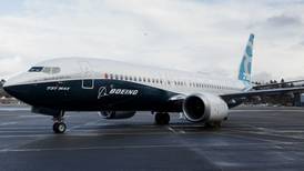 Boeing analiza emitir advertencia sobre el jet 737 Max tras accidente