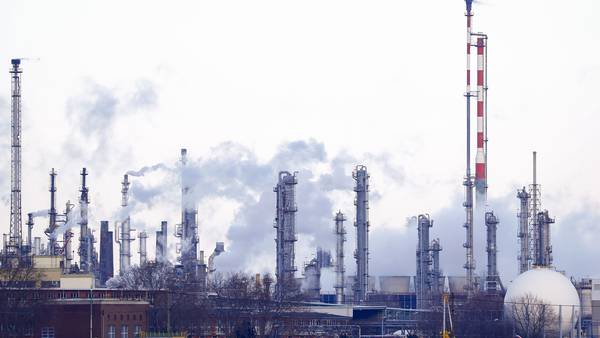 Francia plantea que Irán y Venezuela vuelvan al mercado petrolero para frenar el alza de precios
