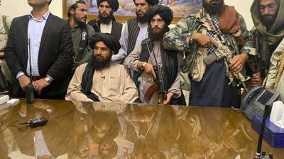 ¿Quiénes son los talibanes, el grupo que vuelve a dominar Afganistán?