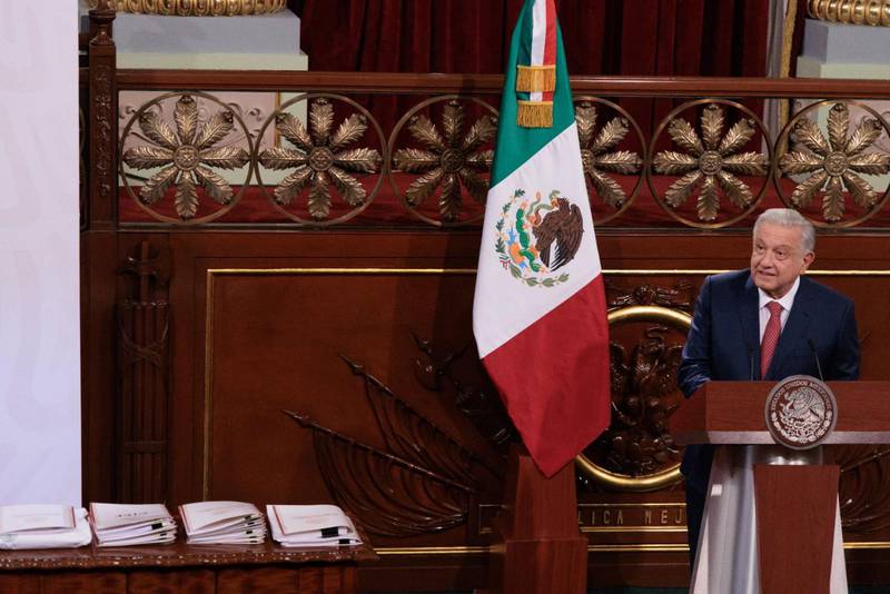 El presidente López Obrador oficializó este 5 de febrero su propuesta de elegir a los ministros de la Corte por elección popular.