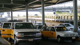 AICM demanda a Sitio 300; empresa de taxis tiene un adeudo de 60 millones de pesos