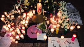 Miles de velas para Marisela Escobedo, la activista asesinada tras exigir justicia por el feminicidio de su hija 
