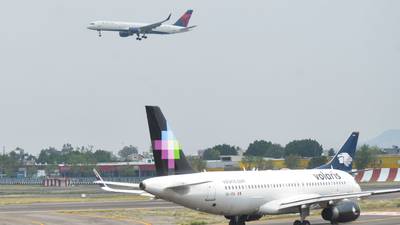 Aerolíneas ‘despegarán’ de otros aeropuertos tras reducción de vuelos en AICM 