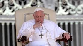Papa Francisco se encuentra ‘mejor’ y sin fiebre tras problema de inflamación pulmonar