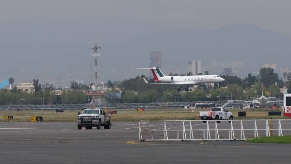 Reducción de vuelos en AICM: Gobierno trabaja en corrección a plan tras incidentes en espacio aéreo 