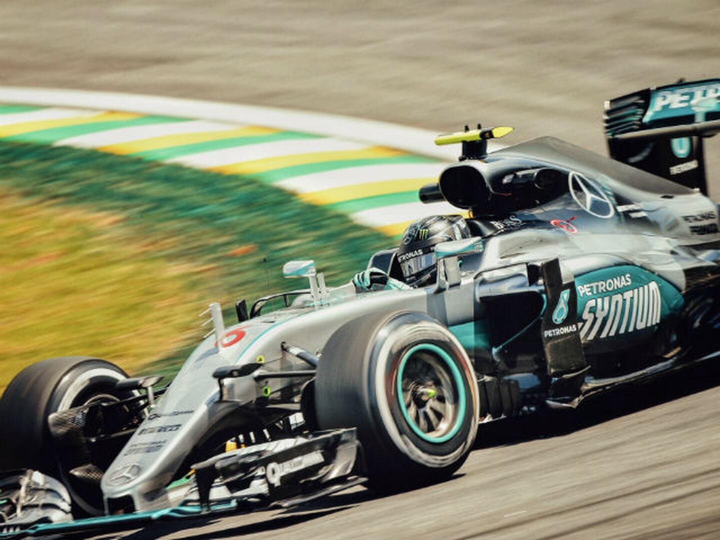 ¡Le salió carácter! Rosberg se molestó en Brasil