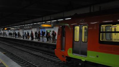 ¿Metro dará servicio ‘a ciegas’? Trabajadores no usarán celulares personales para sus labores