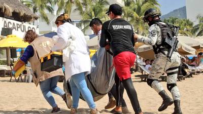 Sol, arena y ¿cadáveres? Acapulco vive fin de semana violento tras aparición de tres cuerpos