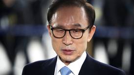 Expresidente surcoreano, condenado a 15 años por corrupción

