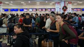 Suspención de vuelos en EU ‘le pega’ a Cancún: Al menos siete despegues se retrasaron