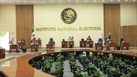 INE ordena a acaldes de Morena bajar desplegado de apoyo a AMLO