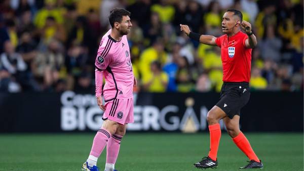 Lio Messi no la tiene fácil en Monterrey: ¿Quien es Iván Barton, el árbitro que ya le sacó amarilla al delantero de Inter Miami?