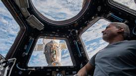 Astronauta de la NASA regresa a la Tierra: Rompe récord de EU en el espacio