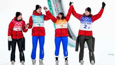 ¿Por usar ropa holgada? Descalifican a 5 esquiadoras en los Juegos Olímpicos
