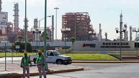 México planea cancelar nueva licitación petrolera que busca socios para Pemex: Reuters