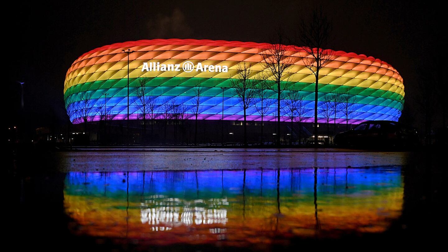 Contrario a Munich, los demás estadios sí se iluminarán con los colores de la comunidad LGTB (Reuters)