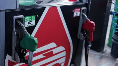 Hacienda baja apoyo fiscal para gasolinas; automovilistas pagarán más por litro