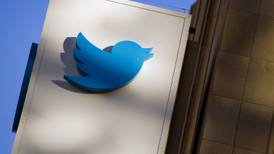 Acciones de Twitter se desploman más de 20% tras reporte de usuarios nuevos en tercer trimestre