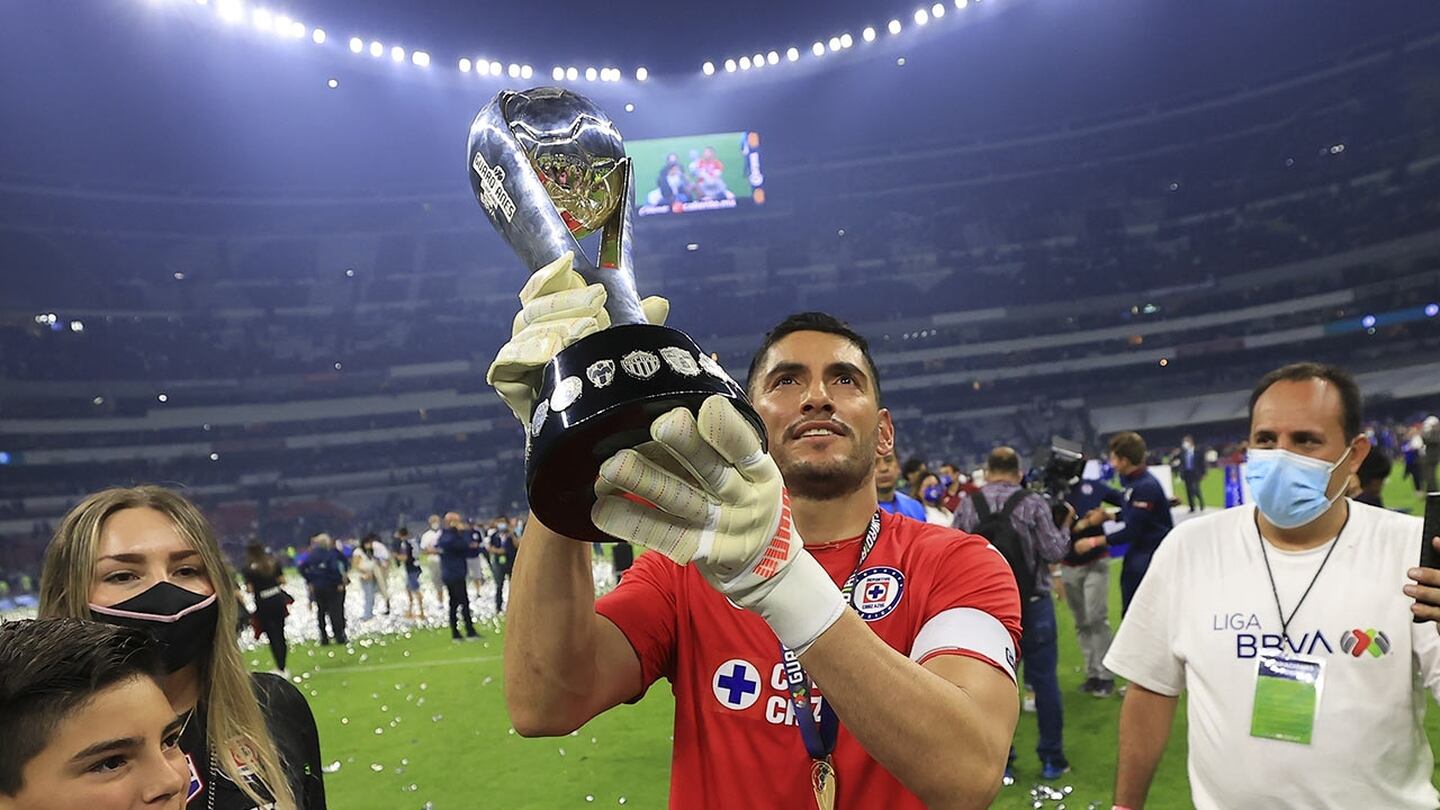¡El capitán no se va! Jesús Corona firmó renovación por dos años con el campeón Cruz Azul