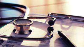 Nuevas pólizas de seguros de gastos médicos cubrirán COVID-19 desde el día uno