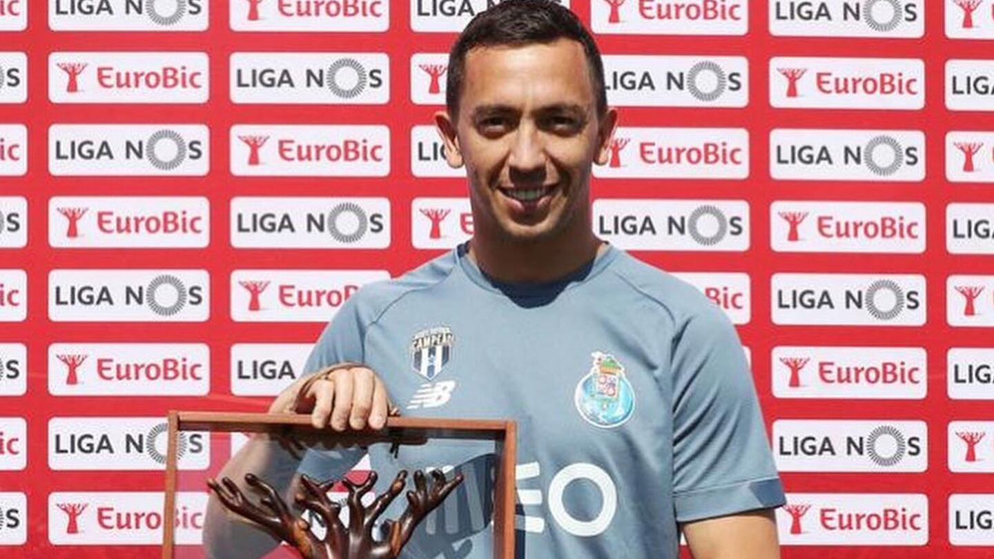¡Agustín Marchesín recibió el premio como mejor portero de la liga de Portugal!