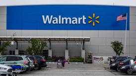 Walmart recibe críticas por vender playeras anti-Trump