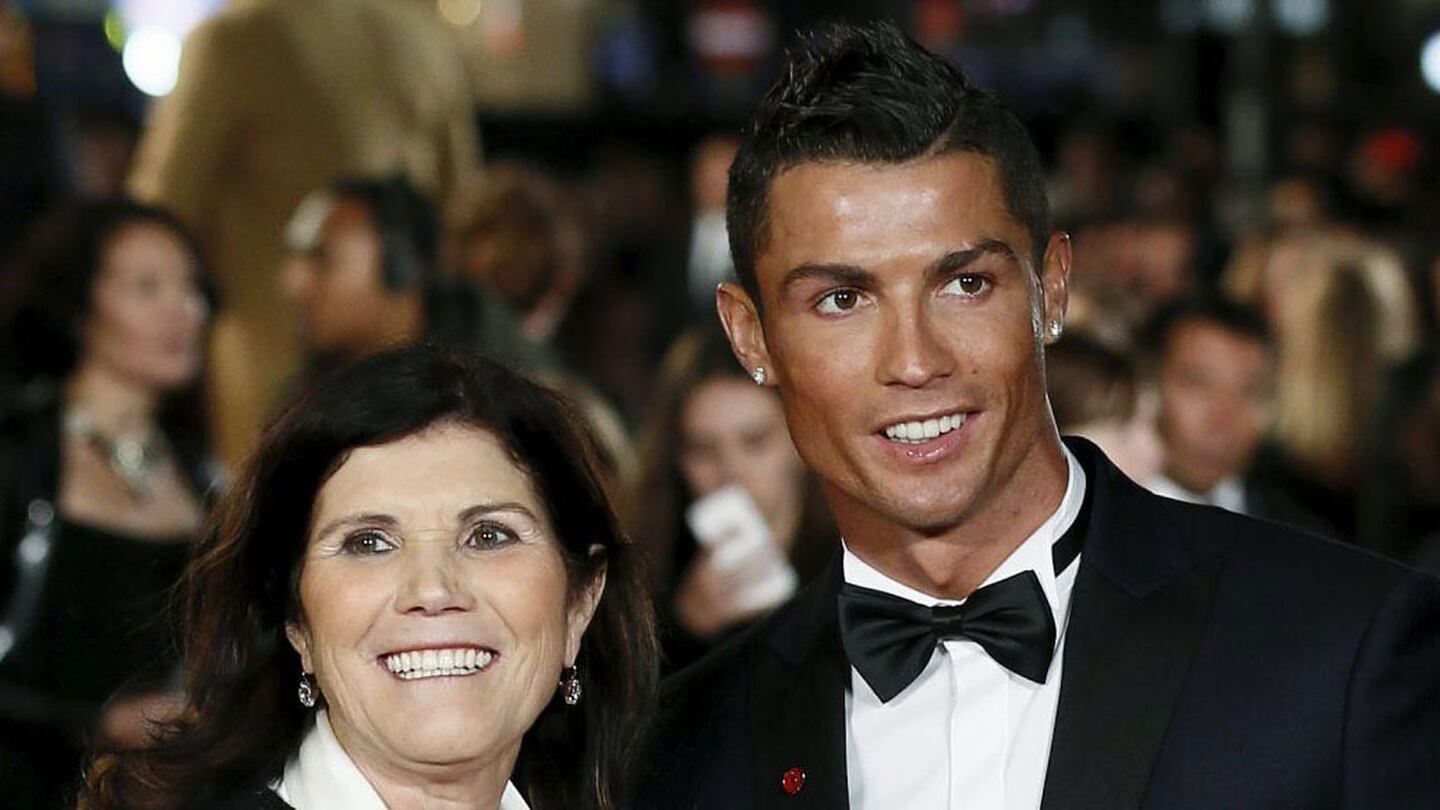 ¡La madre de Cristiano Ronaldo asegura que su hijo debería tener más Balones de Oro!