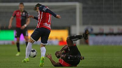 Se registra enfrentamiento entre aficionados de Atlas y Chivas previo al Clásico Tapatío