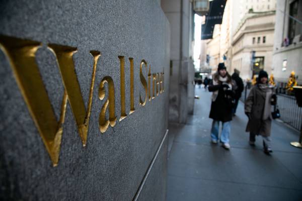 Wall Street mantiene operaciones mixtas tras mantenerse sin cambios la tasa de la Fed