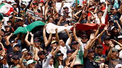 GP de México: Aficionados bailan ‘Payaso de rodeo’ en el Autódromo Hermanos Rodríguez