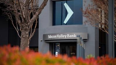 Desplome de Silicon Valley Bank: Fed garantiza que clientes tendrán su dinero este lunes