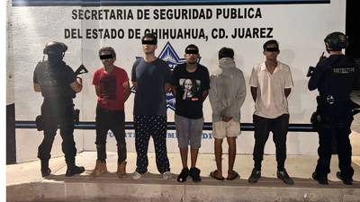 Detienen a 5 polleros que secuestraron a 7 migrantes en un hotel de Ciudad Juárez