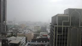 Llueve por fin en Monterrey en plena crisis de agua