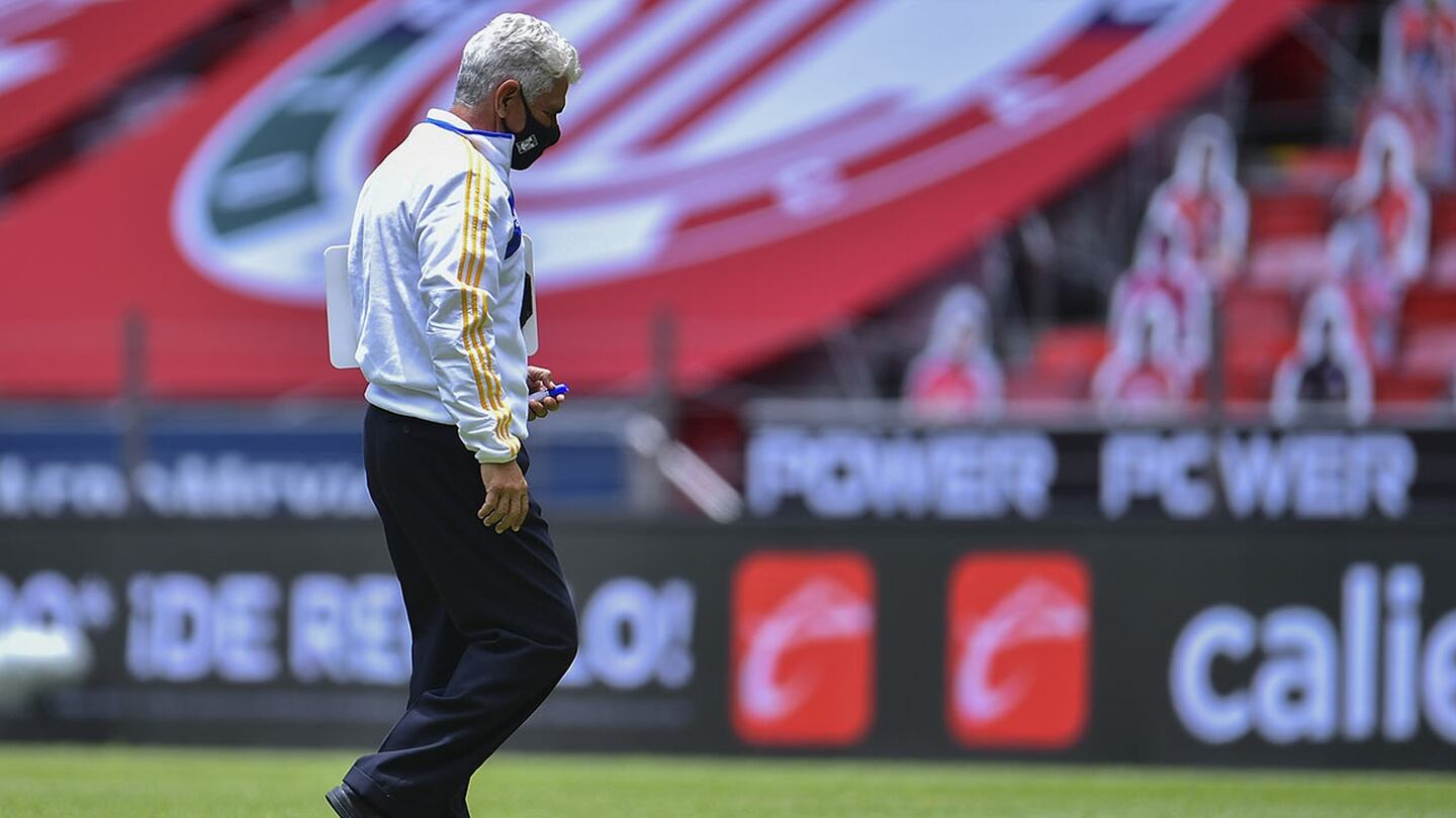 “Que decidan arriba”: ‘Tuca’ Ferretti se queja del VAR tras derrota en Toluca