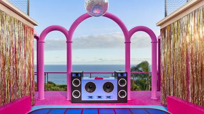 Airbnb recrea la casa de ‘Barbie’ en Malibú: Así puedes visitarla y conocer la habitación de Ken