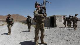 Diálogo entre EU y Talibán busca el retiro de 20 mil militares