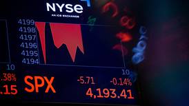 Wall Street cierra ‘nervioso’ ante advertencias de la Fed con continuar con política restrictiva 
