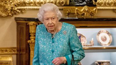 Se acumulan las preocupaciones por la reina Isabel II: cancela evento por problemas de espalda