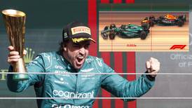 (VIDEO) ‘Checo’ casi regresa al podio en GP de Brasil: Alonso se lo arrebata por menos de un segundo 
