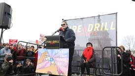Joaquin Phoenix y Martin Sheen fueron arrestados en protesta climática