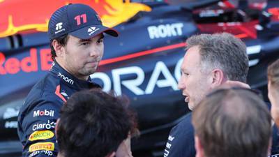 Horner defiende a ‘Checo’ Pérez de crítica del excampeón Nico Rosberg; ‘Ahora no estás a bordo’