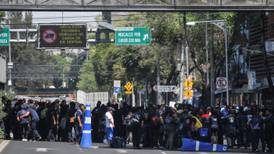 Bomberos mantienen bloqueo en Calzada de Tlalpan