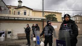 Tiroteo en Turquía deja un muerto: Enmascarados disparan al interior de una iglesia católica de Estambul
