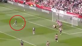 ¡Tuvo la victoria del Fulham! Raúl Jiménez falla ocasión clara de gol frente al arco | VIDEO