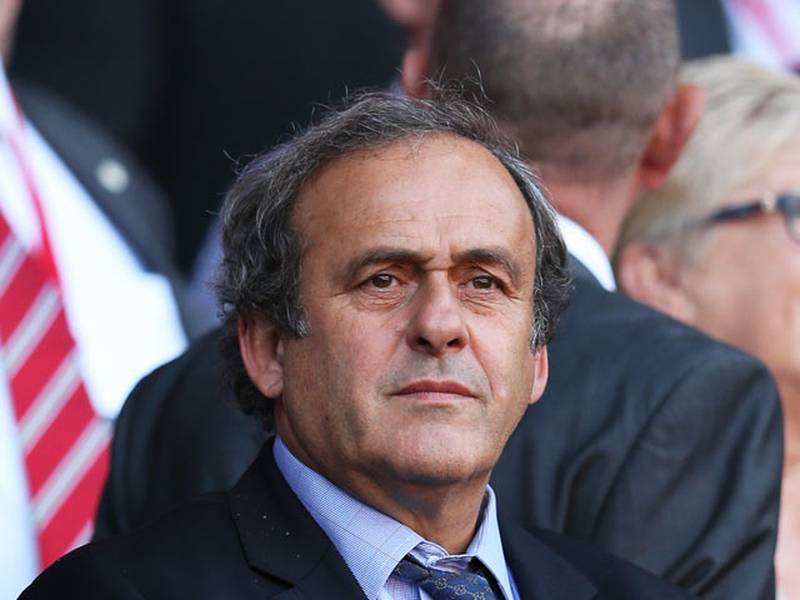 Michel Platini renunció a la UEFA
