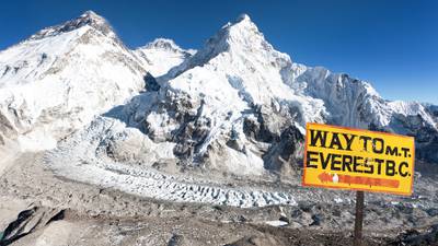 ¿Cuánto cuesta subir al Everest? Alpinista mexicana cuenta su experiencia