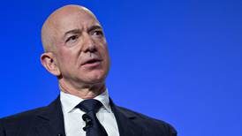 Jeff Bezos pierde 13.5 mil mdd de su fortuna ante ventas bajas de Amazon