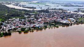Evacuan a 3 mil 600 por desborde de ríos en Tabasco 
